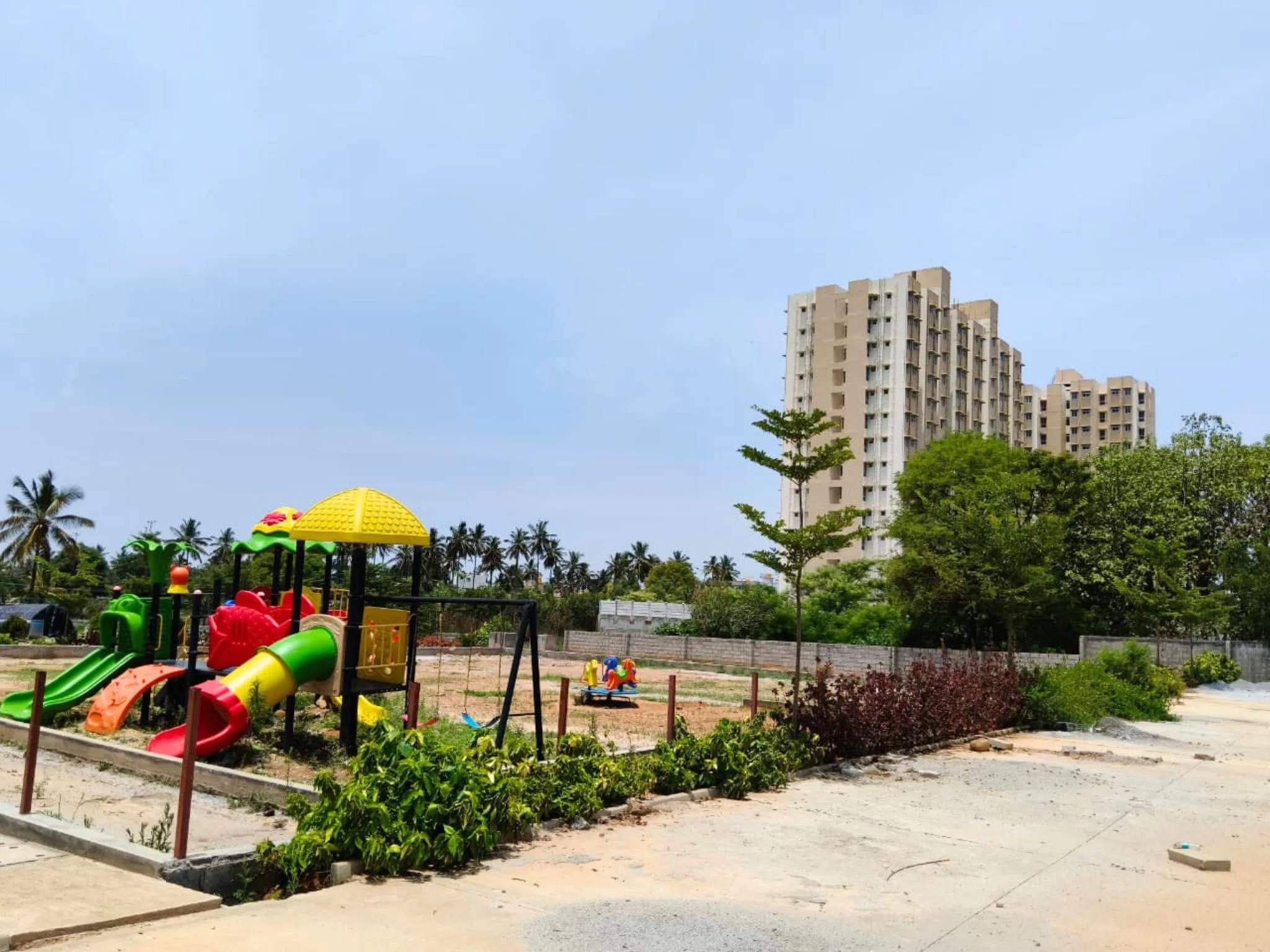 Grand entrance arch of Shelter VR Royal Homes at Kamanahalli Gate, showcasing the main welcome gate and project branding